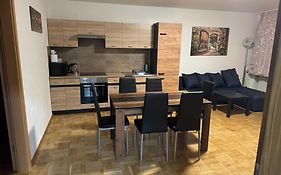 Laras Voll Ausgestattete Gartenwohnung Mit Wlan Und Tv