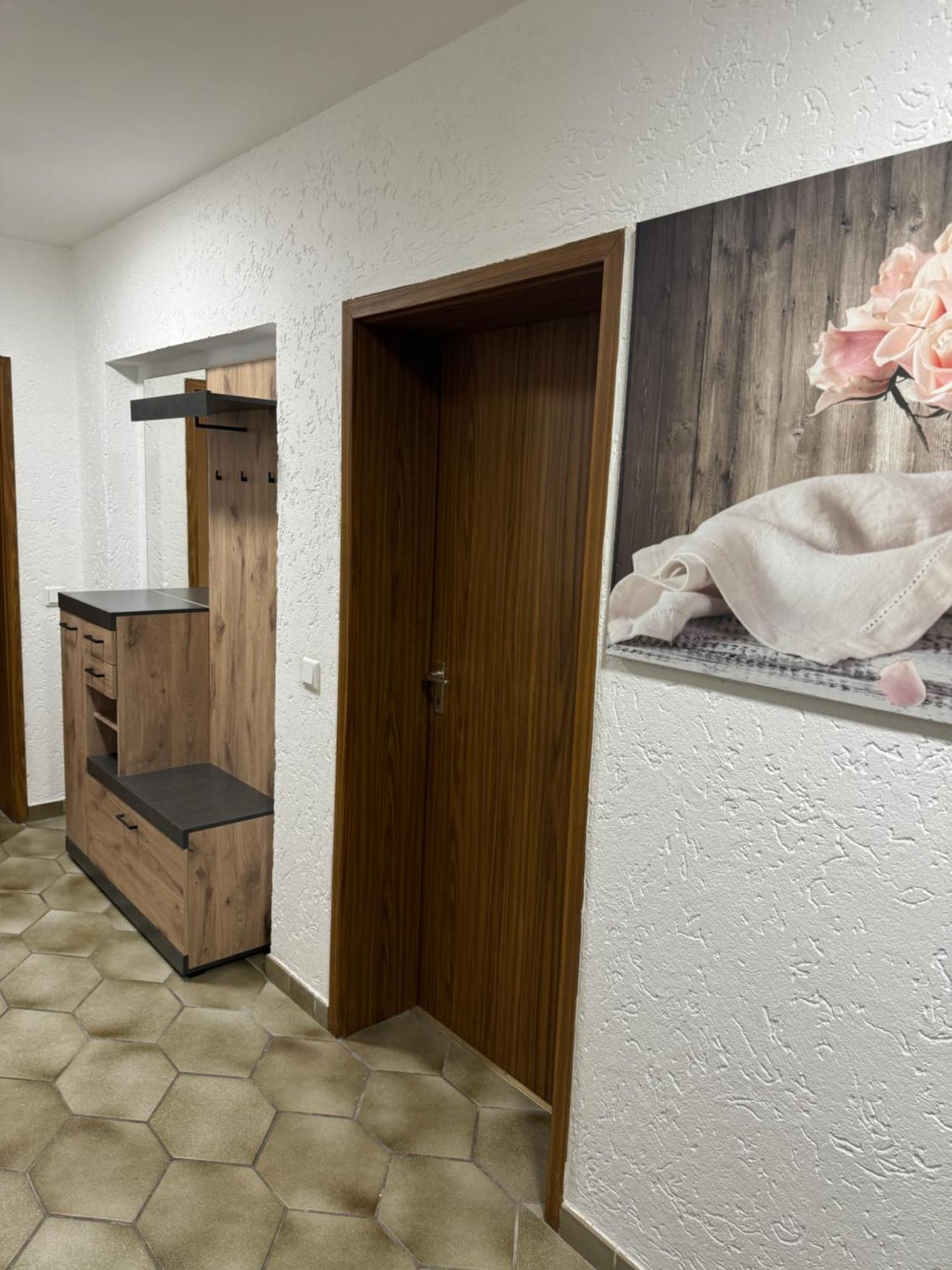 Laras Voll Ausgestattete Gartenwohnung Mit Wlan Und Tv Werne Exterior foto
